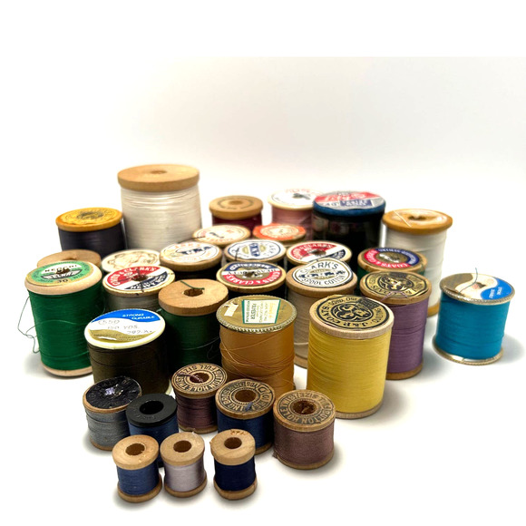 Vintage Thread On Wooden Spools Lot Of 24 Large And 8 Small Spools - Picture 5 of 11